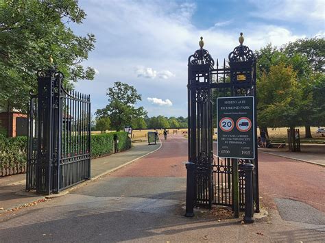 Sheen Gate One Of Entrances Into Richmond Park The Gates Flickr