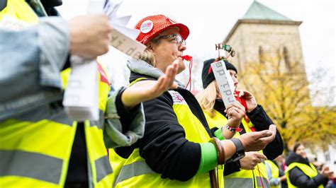 Für mindestens 550 Euro mehr Gehalt Verdi ruft Beschäftigte der Awo