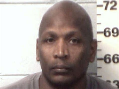 High Ranking Officer At Women S Prison Preyed On Inmates To Force Them Into Sex Investigators