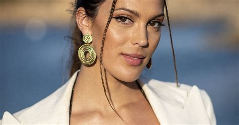 Iris Mittenaere incendiaire en bikini string vacances de rêve en Grèce avec Diego Purepeople