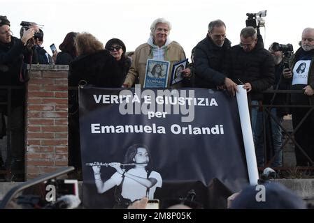 Pietro Orlandi Hermano De Emanuela Y Cientos De Personas Participan