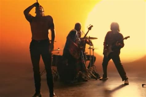 Red Hot Chili Peppers Esce Ad Aprile Il Nuovo Album Unlimited Love Ascolta Il Singolo Black