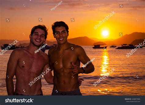 Casal Gay Images Stock Photos Vectors Shutterstock