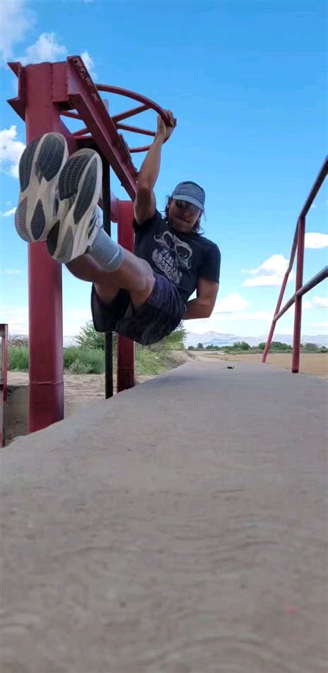 Messing around before my run. : r/Calisthenic