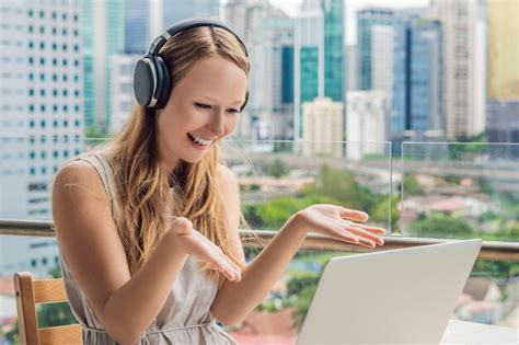 Mujer Joven Ense A Un Idioma Extranjero O Aprende Un Idioma Extranjero