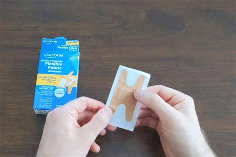 how to put a knuckle bandage on