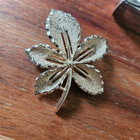 Sarah Coventry Jewelry Vintage Sarah Coventry Textured Leaf Brooch