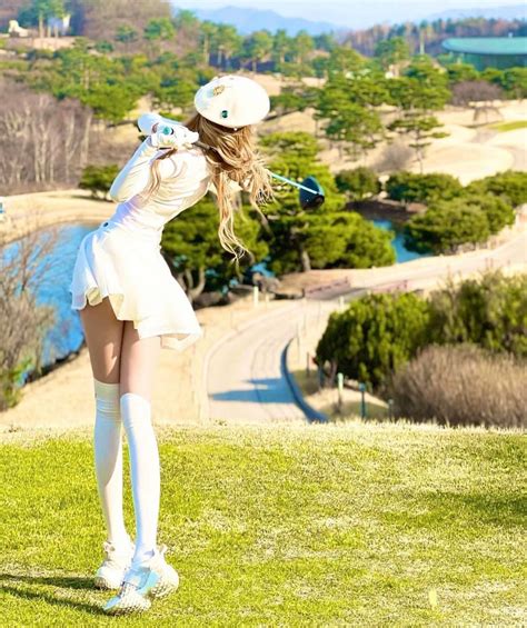 Hot girl dược phẩm xứ Hàn sở hữu bộ sưu tập váy chơi golf đa dạng