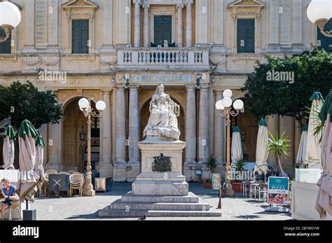 Queen Victoria Statue Valletta Malta Stock Photo Alamy