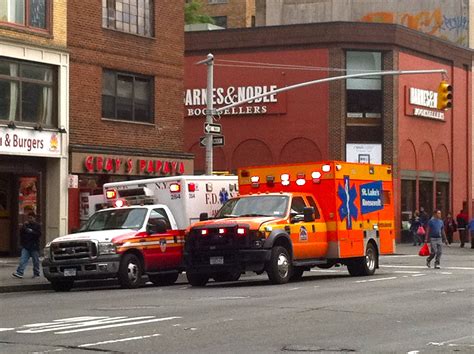 Fdny Ems And St Lukes Roosevelt Hospital Ambulance Bombeiro