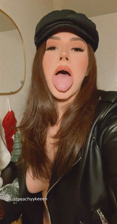 Spit in my mouth 🫦 : r/gothsluts