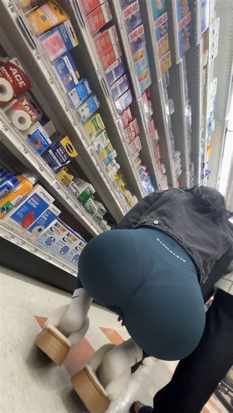 Fit Asian Babe Squats Down For Me Spandex Leggings Yoga Pants Forum