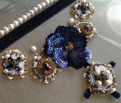 Зображення може містити: ювелірні вироби | Jewelry, Brooch, Fashion