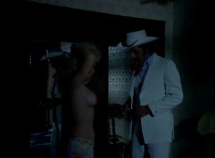 Naked Blanca Nieves in Solicíto marido para engañar