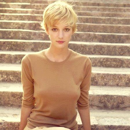 The Lovely Blonde Pixie Cut For Styles