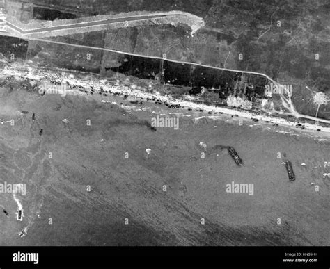 D-DAY 6 JUNE 1944 Aerial reconnaissance photo of the Omaha beaches Stock Photo - Alamy