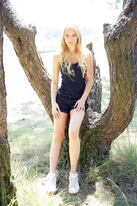 Whiteny Nude Outdoors By Watch Beauty Erotic Beauties