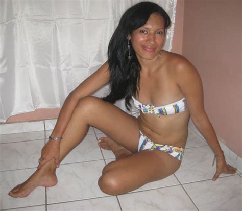 Hot Blog Post Sri Lankan Sexy Bikini Girl