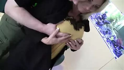 Fremder verführt und fickt verzweifelte MILF auf Parkplatz xHamster