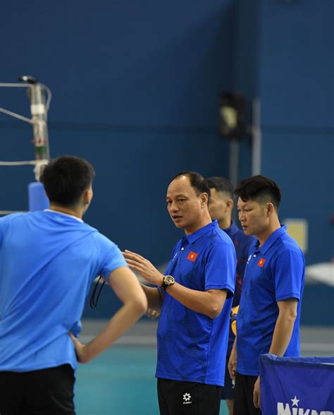 Hot boy cao 1 90 m làm thủ quân đội tuyển nam bóng chuyền Việt Nam