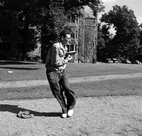 Early Frisbee Photos Students Play Catch With A Pie Tin In 1950