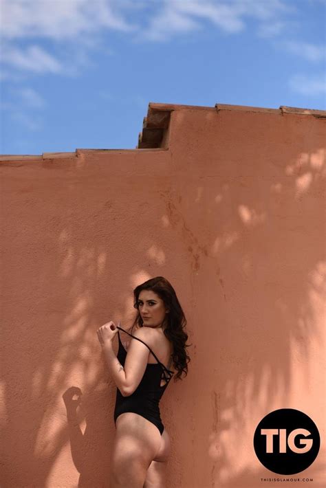 Bonnie Lee Strips Nude Outdoors DefineBabe