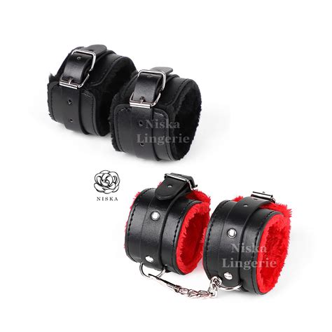 Còng tay da phối lông nhiều màu Mã S Niska Lingerie