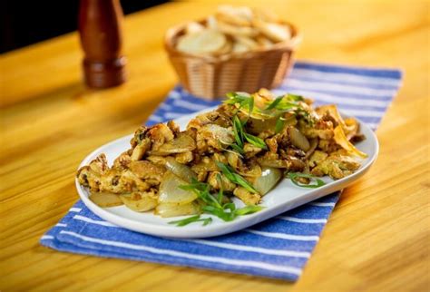 Veja Essa Deliciosa Receita De Tirinhas De Frango Aceboladas Dourados