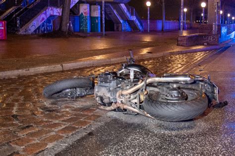 Drei Verletzte Bei Motorrad Crash Am Hamburger Fischmarkt