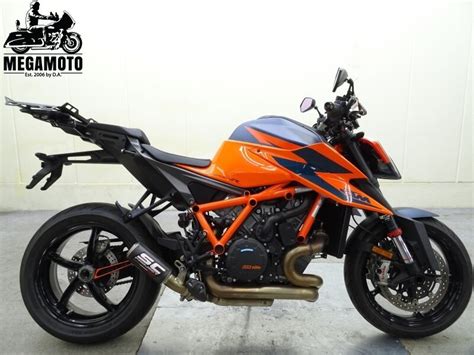 Купить б у KTM 1290 Super Duke R инжектор 6 передач в Москве золотистый naked bike 2021 года на