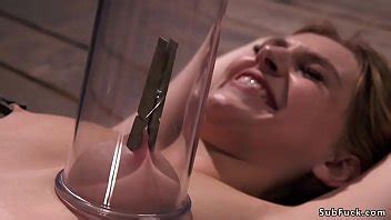 Esclavo Con Cremallera En La Servidumbre De Pie XVIDEOS