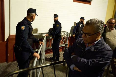 Fotos de la manifestación contra la amnistía ante la sede del PSOE en