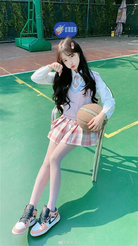 Quên photoshop cái bóng hot girl lộ vóc dáng thật gây sốc