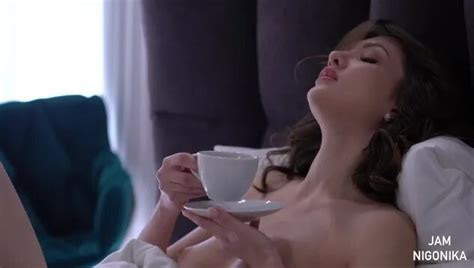 Le meilleur café du matin est le cunnilingus et la baise Nigonika top porn 2023