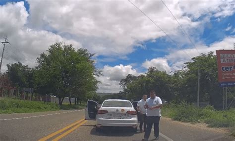 Taxistas amenazan a conductor de DiDi en el aeropuerto Ángel Albino