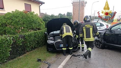 Castelfranco Veneto Incidente Fra Tre Auto Al Passaggio A Livello Le