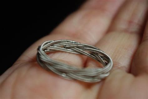 Как сделать кольцо из гитарной струны | МозгоЧины | Гитарные струны ...