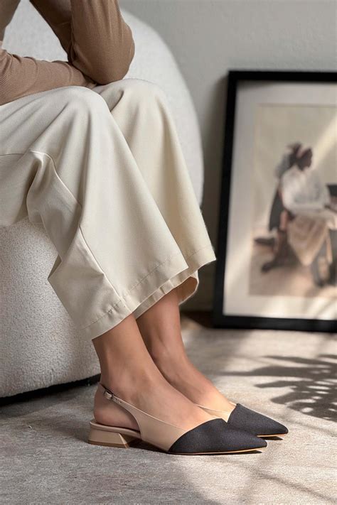 Viktor Nude Saten Önü Siyah Bilek Kemer Detaylı Sivri Burun Kısa Topuklu Kadın Babet