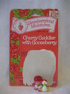 Vintage Strawberry Shortcake Pvc Miniature Cherry Cuddler