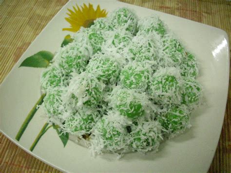 Diari Diela Kuih Buah Melaka