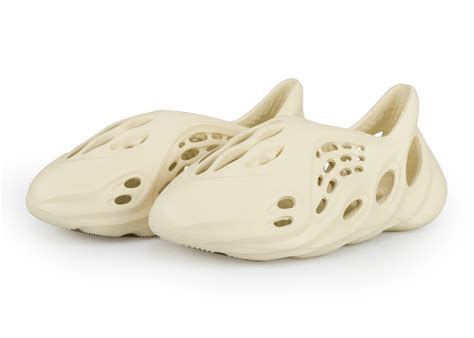 Yeezy Foam sand – Подкрадули