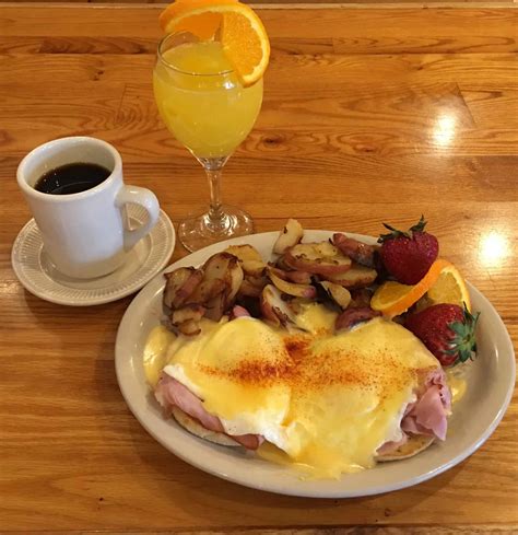 Pelletier's Restaurant & Fish Boil - Egg Harbor