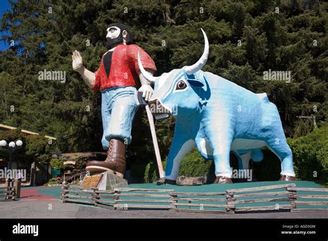 Paul Bunyan And Babe The Blue Ox At The Trees Of Mystery Klamath California Stock Photo Alamy