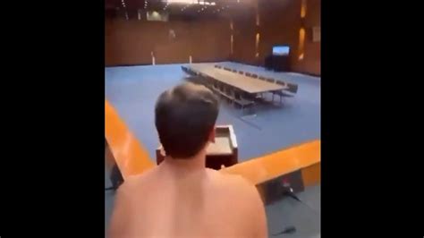 Au Sénat américain un attaché parlementaire tourne une sextape gay et se fait licencier