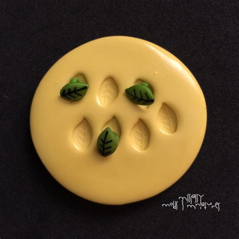 Tiny Leaves Silicone Mold Idolci