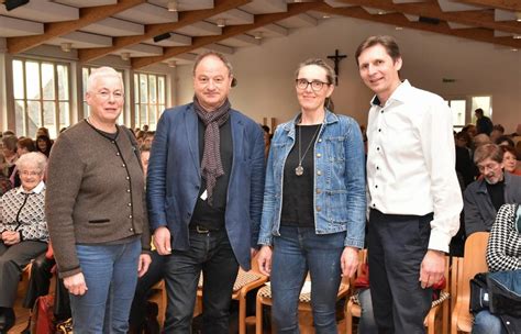 Pfarrer Rainer Maria Schie Ler Stellt Im Pfarrkirchner Kolpingsaal Sein