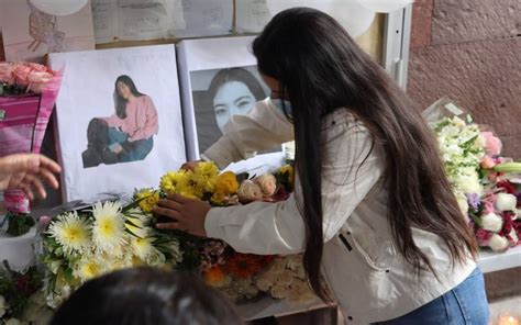 Feminicidio Instalan altar para Valentina en rectoría de la UAQ El