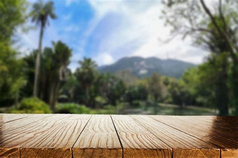 Mesa De Madera Vac A Con Fondo Borroso Con Paisaje De Naturaleza