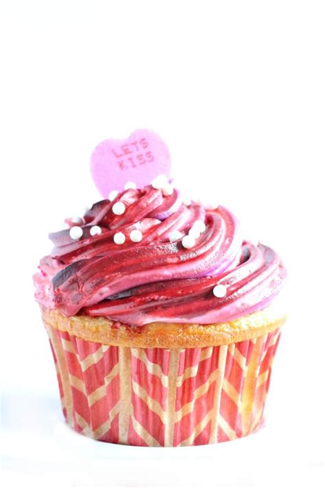 Valentine's Cupcakes for Valentine's Day - Mama Loves Food