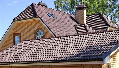 Крыша дома из металлочерепицы. Устройство и монтаж